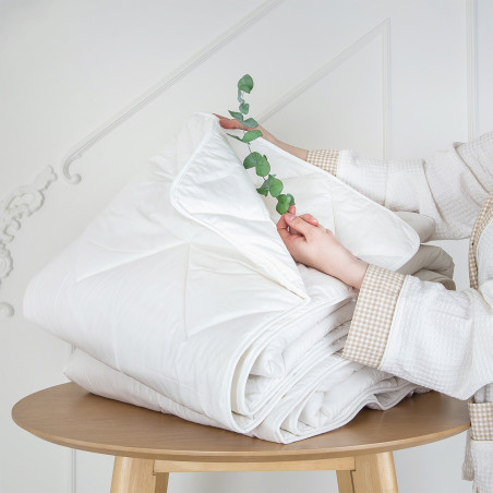 Blanket with sheep's wool