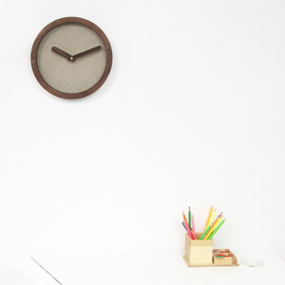 Dark Wooden Round Clock (Linen)