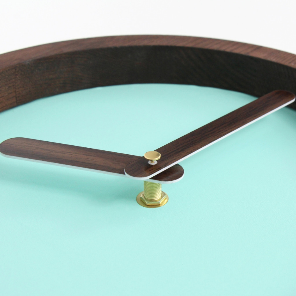 Dark Wooden Round Watch (Mint Green Faux Leather) Dark Wooden Round Watch (Mint Green Faux Leather)