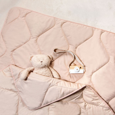 Baby blanket with camel wool
