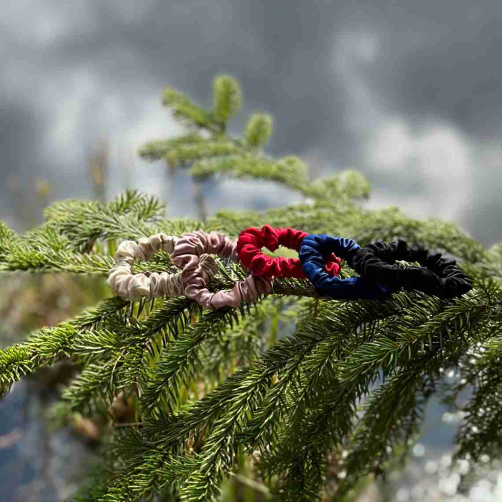 Резинка для волос из натурального шелка Mulberry | пепельно-розовая