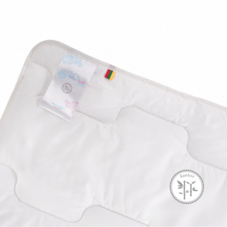 Baby blanket with bamboo