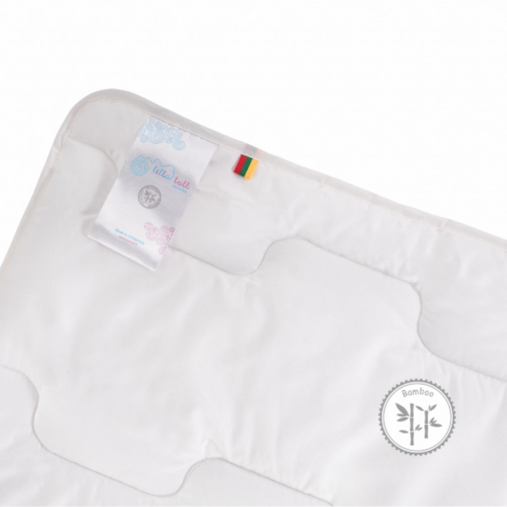 Baby blanket with bamboo