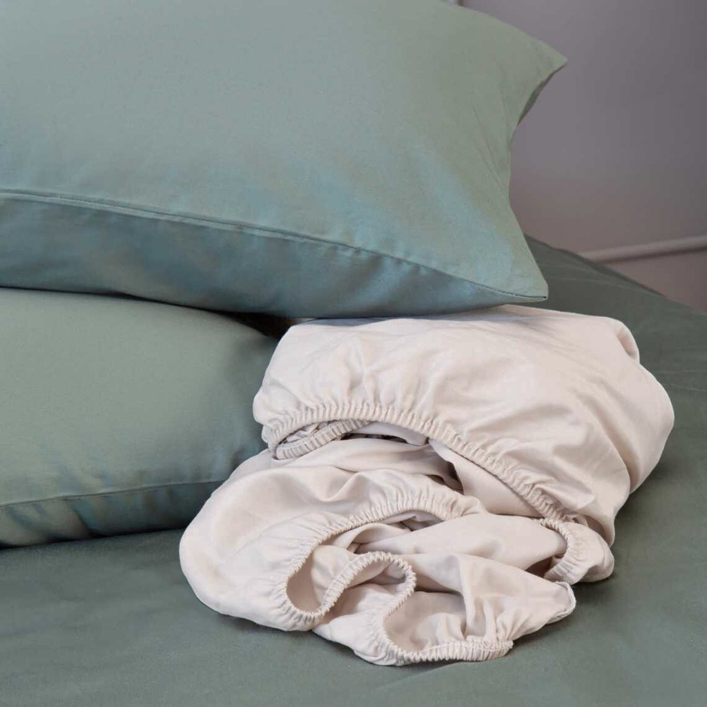 Premium satin sheet with elastic | Light beige Premium satin sheet with elastic | Light beige